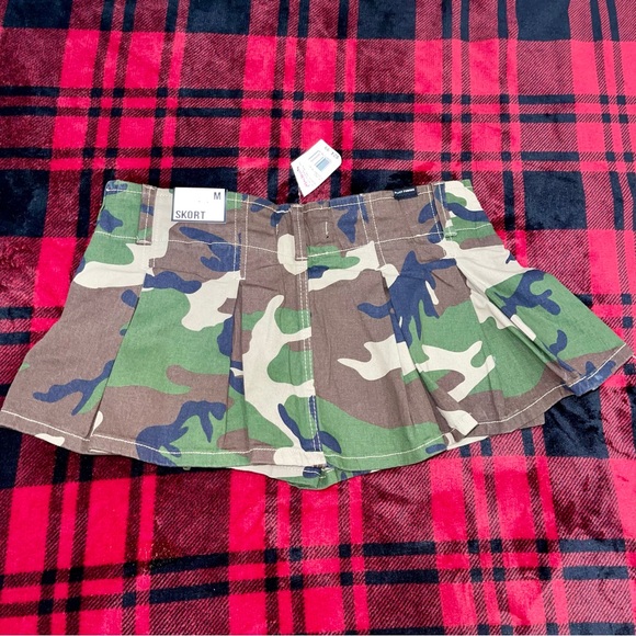 Camo Pleated Mini Skort - Picture 11 of 13